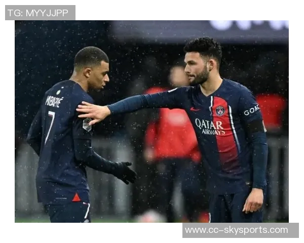 纳斯里：巴黎统治力显著下半场压制巴萨几乎窒息