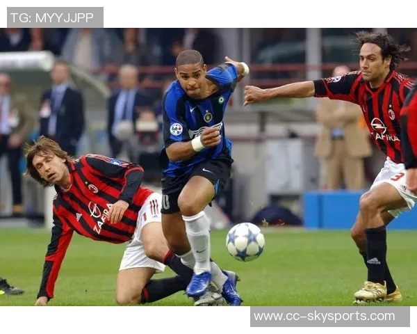 阿德里亚诺重返国米总部亲历辉煌奖杯展览回忆往昔荣耀 阿德里亚诺重返国米总部亲历辉煌奖杯展览回忆往昔荣耀